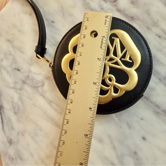 [🌟 PRICE FIRM] Alexander McQueen Leather Logo Round Circle Coin Pouch Wristlet - Picture 10 of 10